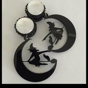 Witchy plugs